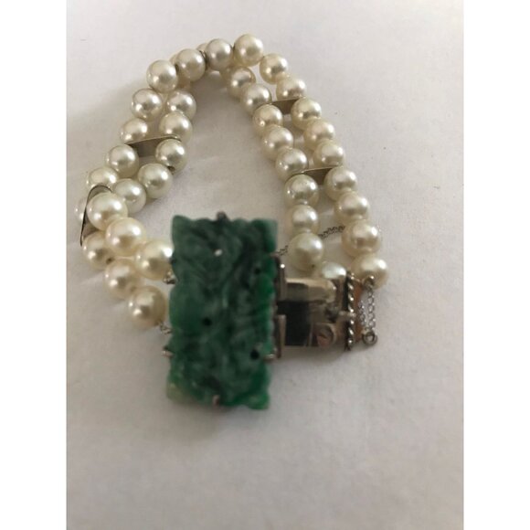 1940's Double Strand Pearl Bracelet With Jadeite Clasp In 14 Karat White Gold - Picture 2 of 10